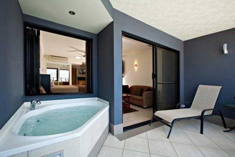 At Waterfront Whitsunday Retreat - Adults Only Aparthotel Airlie Beach Eksteriør bilde
