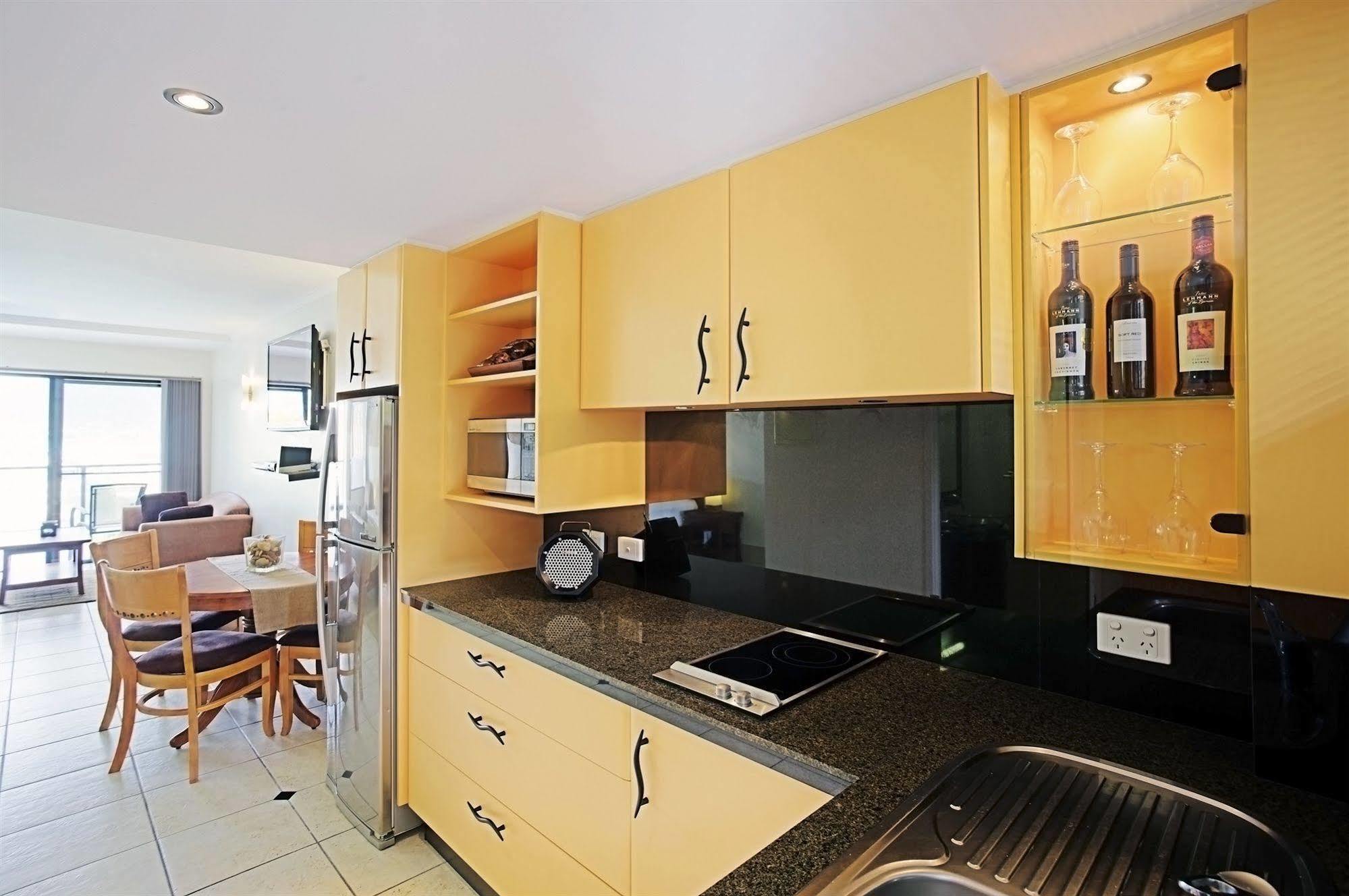 At Waterfront Whitsunday Retreat - Adults Only Aparthotel Airlie Beach Eksteriør bilde
