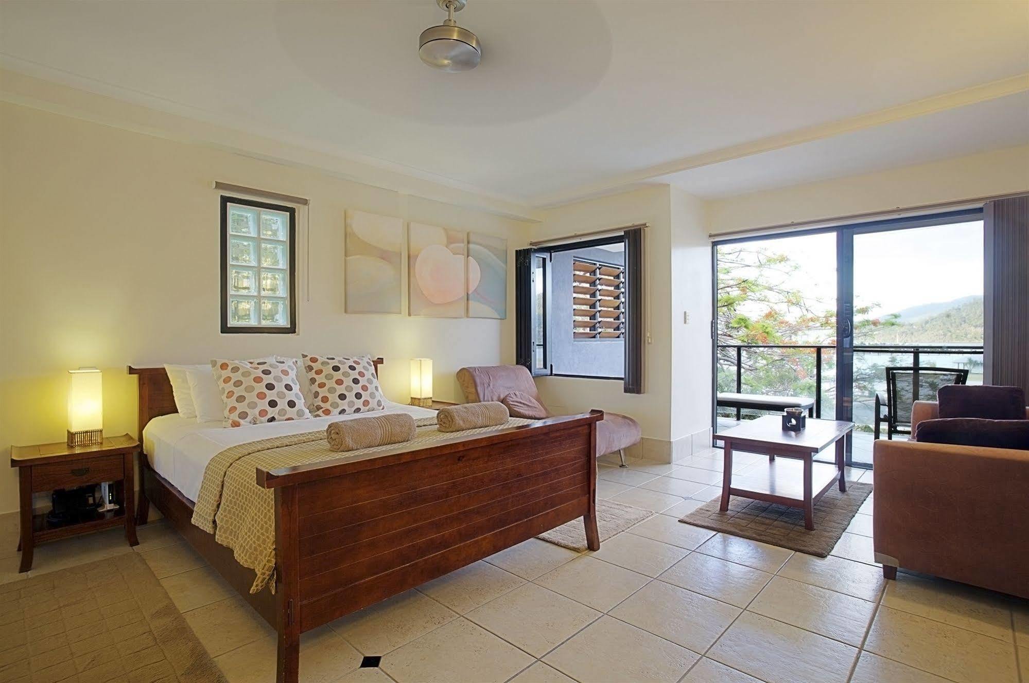 At Waterfront Whitsunday Retreat - Adults Only Aparthotel Airlie Beach Eksteriør bilde