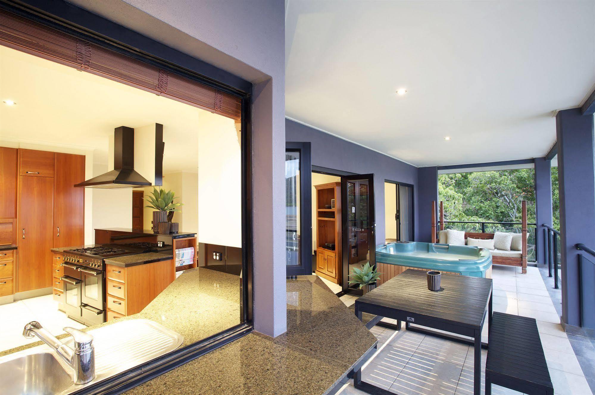 At Waterfront Whitsunday Retreat - Adults Only Aparthotel Airlie Beach Eksteriør bilde
